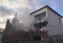 Groźny pożar domu wielorodzinnego. Jedna osoba trafiła do szpitala poża pożar domu jednorodzinnego przeworsk