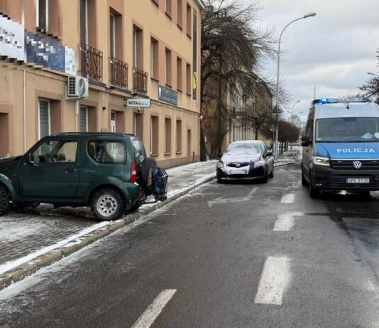 Rzeszów: staranował pieszych na chodniku i uderzył w kamienicę zderzenie z kamienica w Rzeszowie