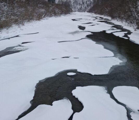San skuty lodem? Zdjęcia nie kłamią: rzeka przypomina tę z opowieści naszych dziadków zamarźnięty san podkarpacie