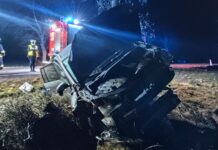 Trójkołowiec “zrób-to-sam” kontra Volkswagen. Nierówne starcie na drodze trójkołowiec kontra volkswagen