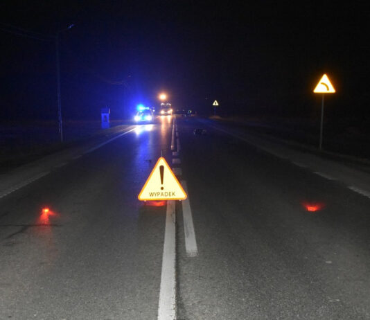 Tragiczny wypadek na DK 19. 18-letni kierowca potrącił 53-letniego pieszego. Mężczyzna zmarł