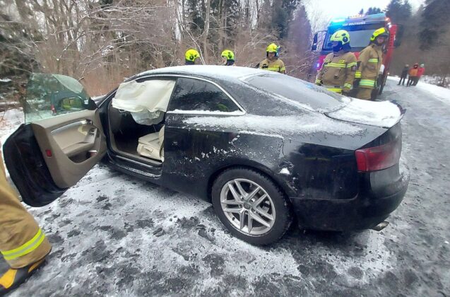 zderzenie w zimowej aurze