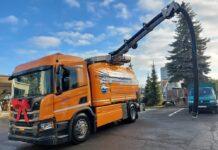 Potwór z wieżą ssącą o zasięgu pięciu metrów. Wart prawie 2 mln udrożni i oczyści każdą sieć kanalizacyjną