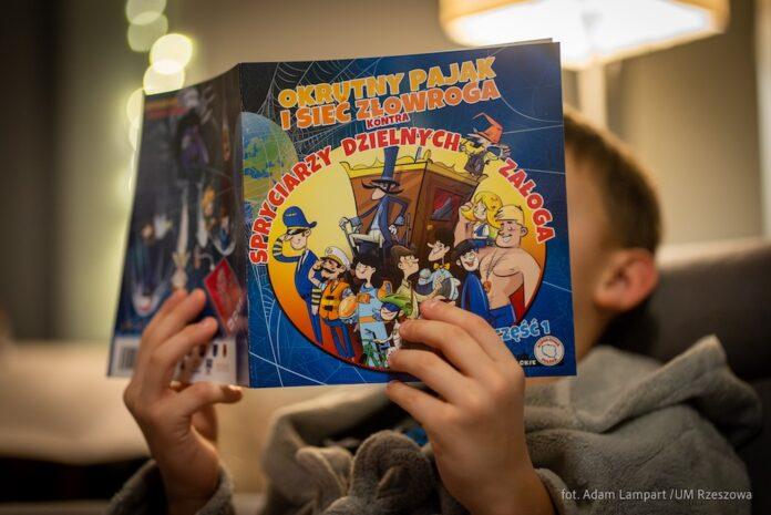 Okrutny Pająk i Sieć Złowroga kontra Spryciarz Dzielnych Załoga