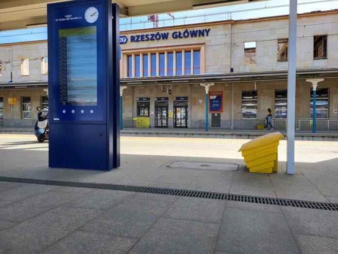 Stacja Rzeszów Główny z Systemem CSDIP, fot. Anna Janik (1) dworzec kolejowy Rzeszów główny, peron
