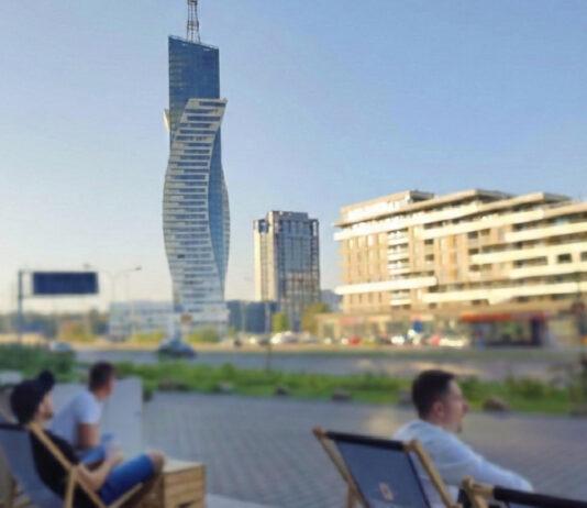 Zarabiają w Warszawie, żyją na Baranówce. Kim są “reemigranci”, którzy wybrali rzeszowski spokój?