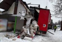 ciężarówka wjechała w budynek