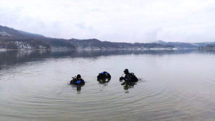 szkolenie strażaków-nurków na Solinie