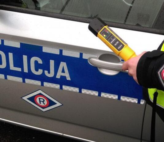 Bez uprawnień i po marihuanie za kierownicą audi. A to tylko część problemów kierowcy radiowóz i alkomat