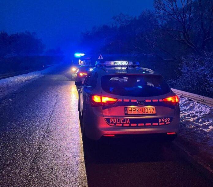 policja-radiowóz KPP Ustrzyki Dolne policyjny radiowóz