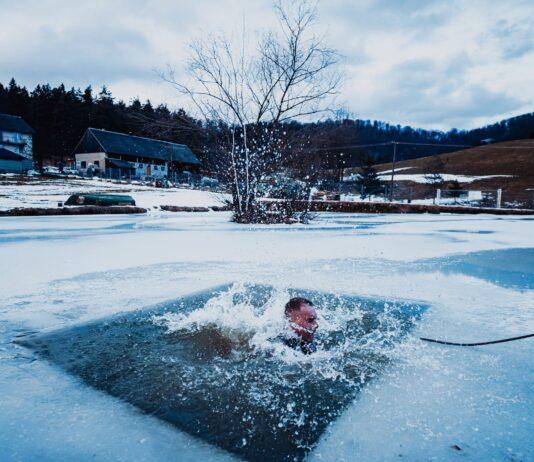 Bieszczady. Ekstremalne szkolenie terytorialsów w lodowatej wodzie Wojska Obrony Terytorialnej