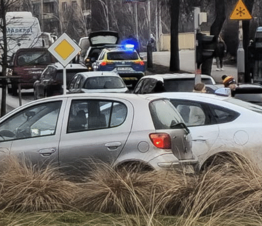 “Efekt lejka” paraliżuje Rzeszów. Akcja policji i karetka na sygnale korek rzeszów akcja służb
