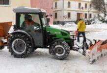 Śnieg znów zawitał do Rzeszowa. Maszyny na ulicach, można też pomóc na stadionie