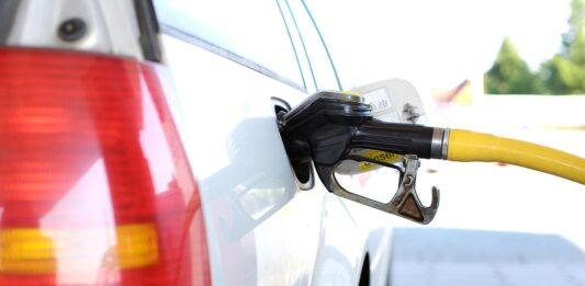 tankowanie samochodu