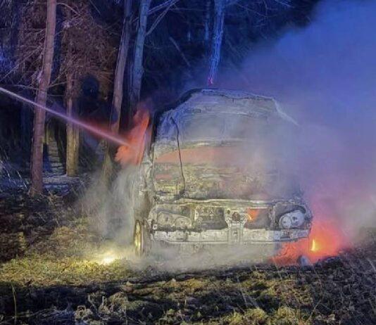 Pożar samochodu. Mogło dojść do samozapłonu