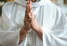 Ksiądz oskarżony o molestowanie ministranta. Dramat chłopca miał trwać latami. W marcu decyzja sądu?