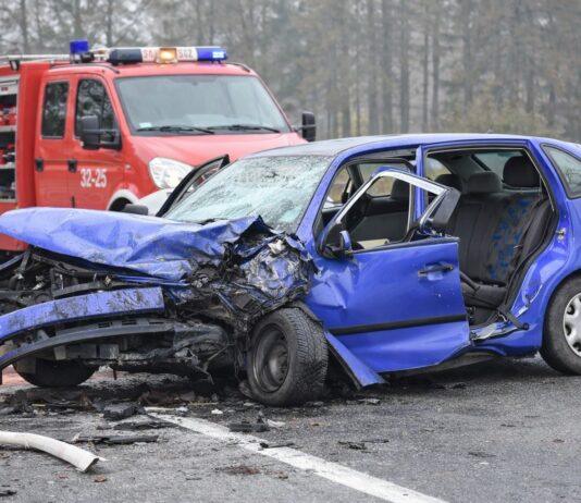 Poważny wypadek. Czołowo-boczne zderzenie na trasie DK28 Trzcianica wypadek