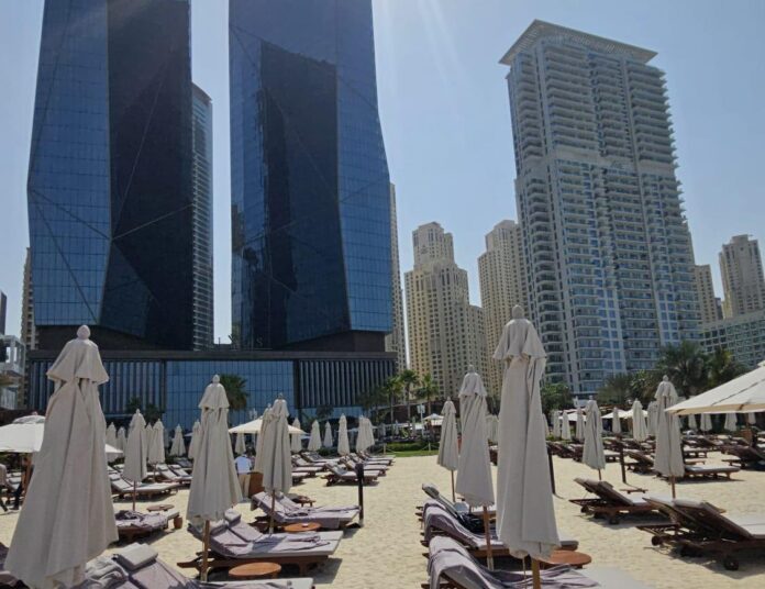 dubaj-02 dubaj-pustki-po-ataku-irańskich-dronów