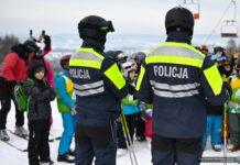 Podsumowanie ferii na Podkarpaciu. Bezpieczniej na drogach i stokach policja na stoku