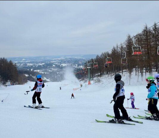 Narty zamiast roweru? W Przemyślu pod koniec marca wciąż działa stok stok narciarski w przemyślu
