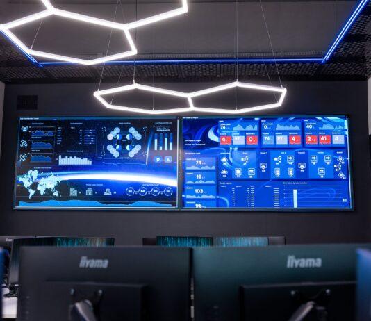 Cyberwojna w rzeszowskiej sali wykładowej. WSIiZ szkoli „cyfrowych żołnierzy” WSIiZ