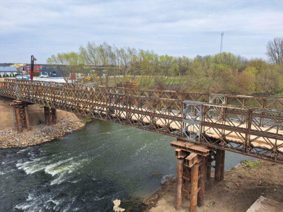 budowa mostu tymczasowego w Dąbr&oacute;wkach