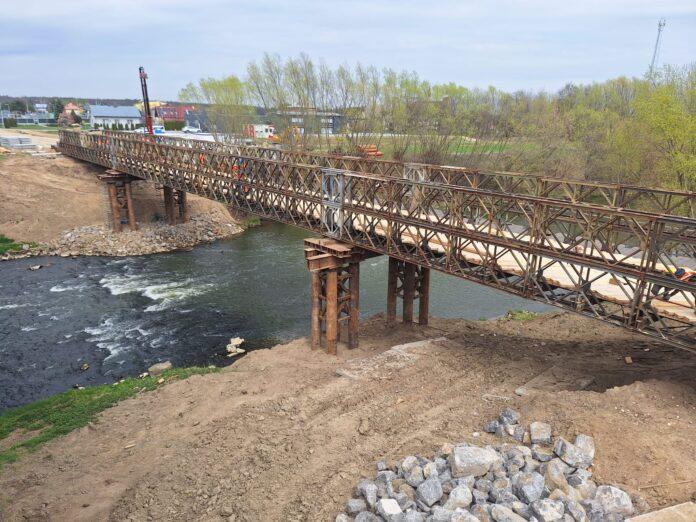 budowa mostu tymczasowego w Dąbrówkach
