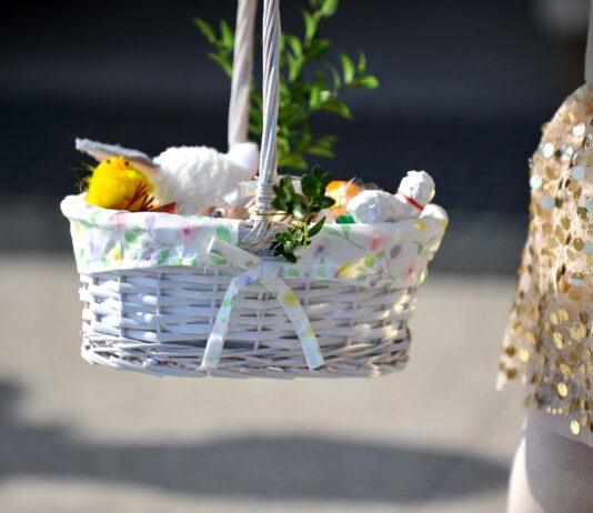 Wielkanocna radość w Rzeszowie. Mieszkańcy święcą pokarmy na niedzielny stół święcenie pokarmów Rzeszów