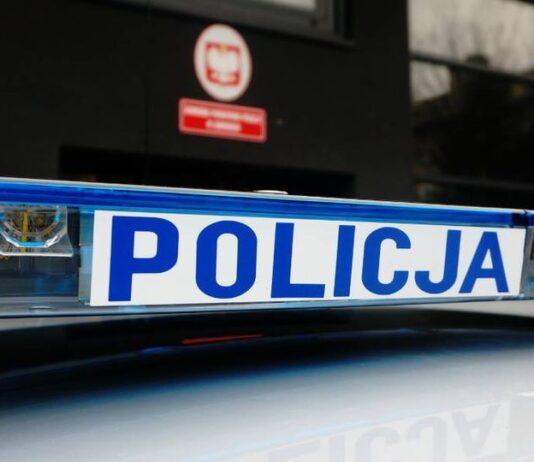 Zwłoki w stanie rozkładu odnalezione w mieszkaniu. Policja wyważyła drzwi