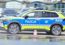 Zderzenie dwóch samochodów przy węźle S19. Jeden pojazd w rowie