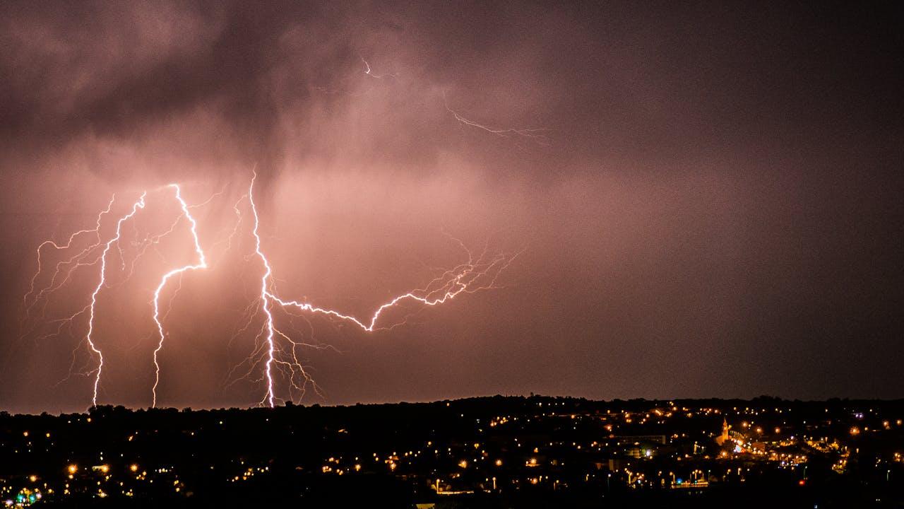 Burze i intensywny deszcz. IMGW ostrzega Podkarpacie