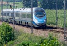 Śmierć na torach. Pociąg Intercity śmiertelnie potrącił kobietę, ruch kolejowy sparaliżowany
