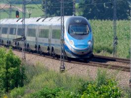 Śmierć na torach. Pociąg Intercity śmiertelnie potrącił kobietę, ruch kolejowy sparaliżowany