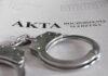Brutalny atak na boisku. 22-latek złamał 17-latkowi czaszkę i trafił za kraty kajdanki