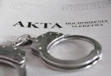 Brutalny atak na boisku. 22-latek złamał 17-latkowi czaszkę i trafił za kraty kajdanki