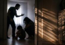 Horror w czterech ścianach. Prokuratura: 50-latek katował konkubinę i groził podpaleniem domu