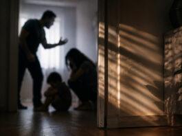 Horror w czterech ścianach. Prokuratura: 50-latek katował konkubinę i groził podpaleniem domu