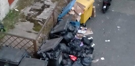 śmieci na Rynku w Rzeszowie