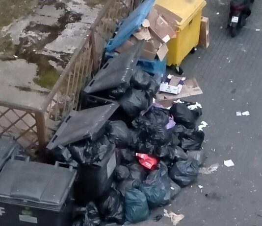śmieci na Rynku w Rzeszowie