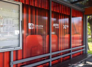 Rzeszów zainwestuje w nowe wiaty autobusowe. Mieszkańcy mówią o „przeszklonym piekarniku”