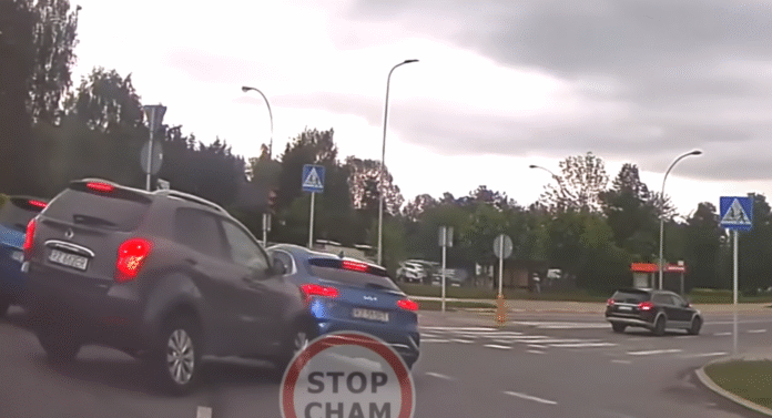 wypadek stłuczka B1