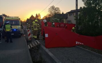 Zderzenie motocykla z dostawczakiem. Droga wojewódzka 897 całkowice zablokowana zderzenie-motocykl-dostawczak
