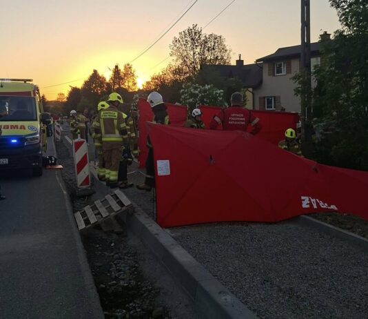 Zderzenie motocykla z dostawczakiem. Droga wojewódzka 897 całkowice zablokowana zderzenie-motocykl-dostawczak