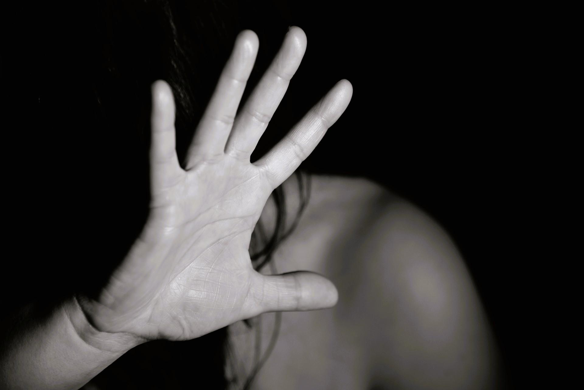Horror w mieszkaniu na Podkarpaciu. Połamał czaszkę partnerce