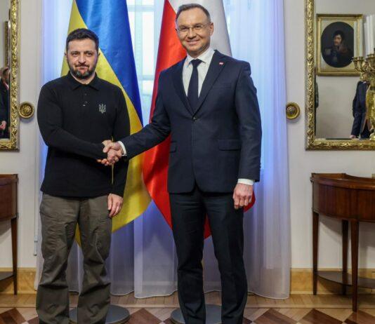 Zełenski tym razem nie poleciał w kierunku Europy z Rzeszowa? Co to oznacza? prezydenci - od lewej: Zeleński i Duda