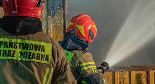 Wybuch w garażu domu jednorodzinnego. Helikopter LPR zabrał mężczyznę