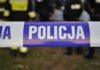 Tragiczne odkrycie policji. Zwłoki mężczyzny przed budynkiem