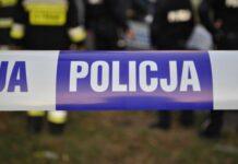 Tragiczne odkrycie policji. Zwłoki mężczyzny przed budynkiem