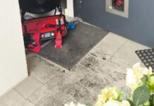 Pożar na zamkniętym osiedlu w Rzeszowie. Mieszkaniec sam walczył z ogniem, trafił do szpitala pożar szeregówka lwowska rzeszów