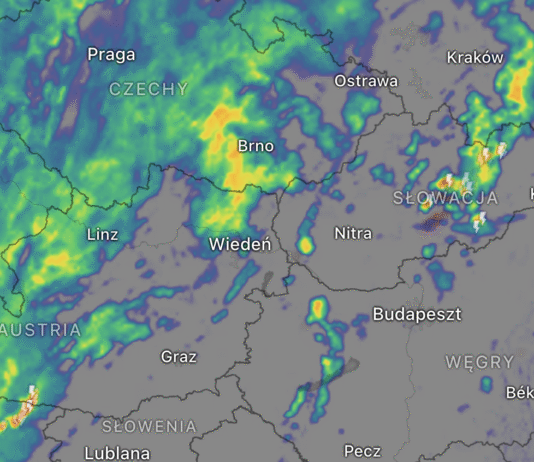 Ulewne deszcze, burze a nawet grad nad Podkarpaciem. Ostrzeżenie przed nocnym załamaniem pogody ulewy podkarpacie
